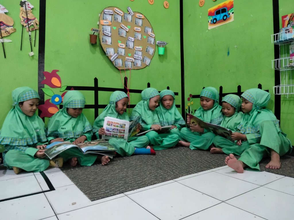 Pojok Baca Di Kelas