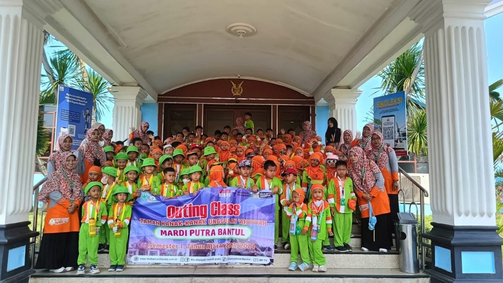 KEGIATAN OUTING CLASS DI COKLAT MONGGO DAN MUSEUM DIRGANTARA